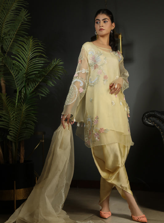 MOMINA